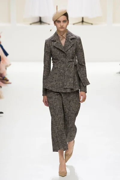 Look 8